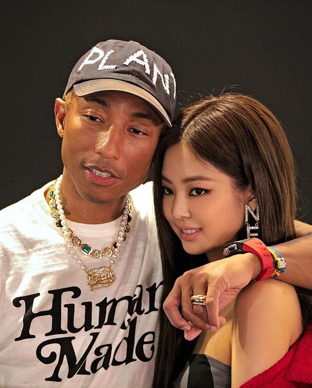 Just Jaredさんのインスタグラム写真 - (Just JaredInstagram)「@pharrell parties with @blackpinkofficial’s @jennierubyjane and his wife Helen (@lbuddy22) at the #ChanelPharrell launch event in Seoul! #PharrellWilliams #JennieKim #Blackpink #Chanel Photos: @chanelofficial」3月30日 2時47分 - justjared