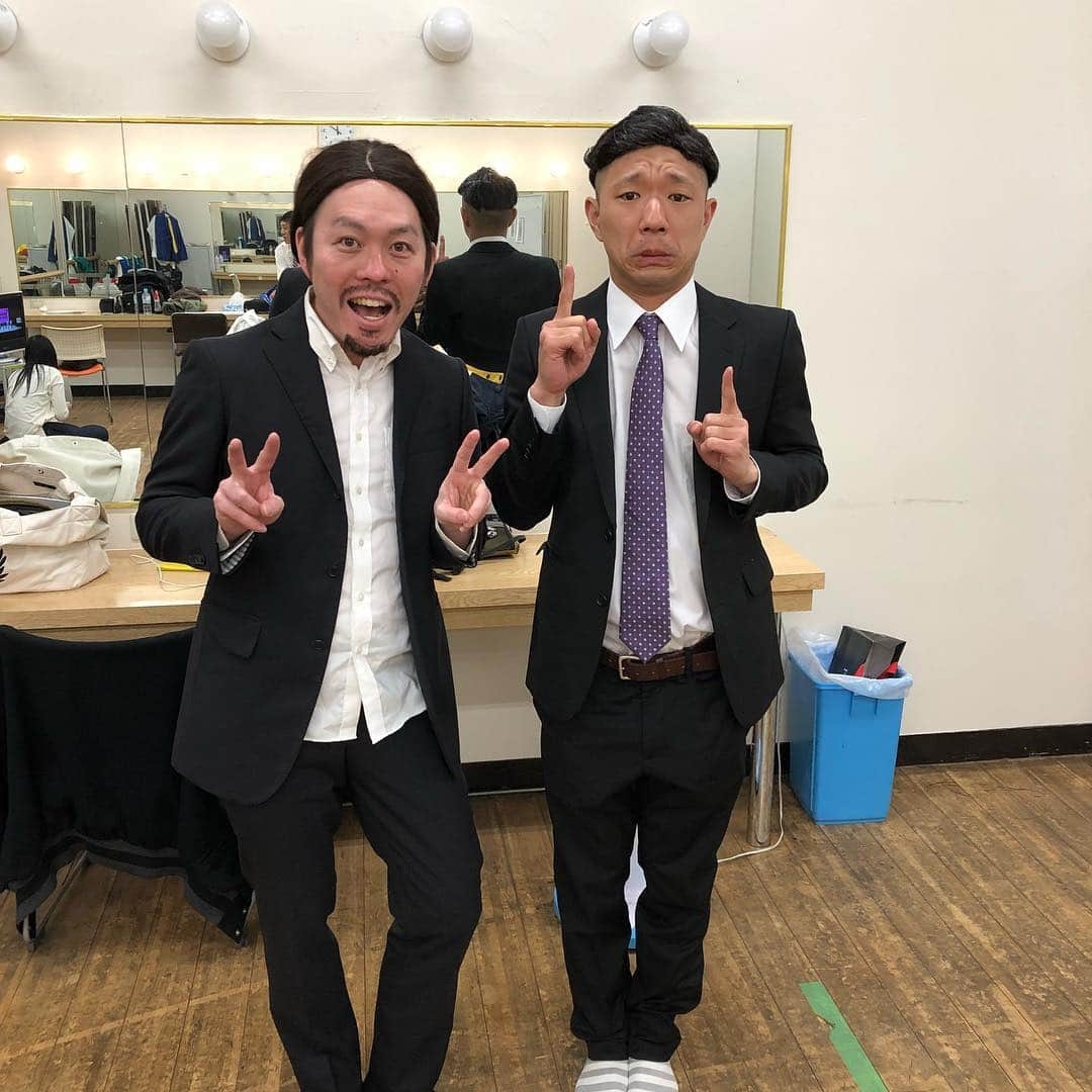 小西武蔵のインスタグラム：「NGKオールナイトライブ💫  似てたやろ？？ 似てんねん！！ 笑い飯さんのモノマネ 笑い飯さんのものまね ヒガシ逢ウサカの今井とやらしてもらってます。 久しぶりにやったけど楽しいなぁ。  またどこかで是非☆  #笑い飯 さん #ヒガシ逢ウサカ #今井 #新喜劇 #小西武蔵」