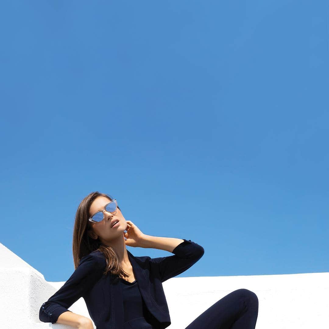 のインスタグラム：「This gorgeous midnight blue ensemble composed of a cover-up, cami and slim-fit pant, will take you from the office to a night out on the town with a simple change of accessories. 🌴☀️🌴 Ce superbe ensemble bleu nuit s’adapte à toutes les occasions : changez simplement d’accessoires pour votre look du 5 à 7. 🌴☀️🌴 Cover-up 161140F, Cami 143132F . #JosephRibkoff #ilovemyJR」