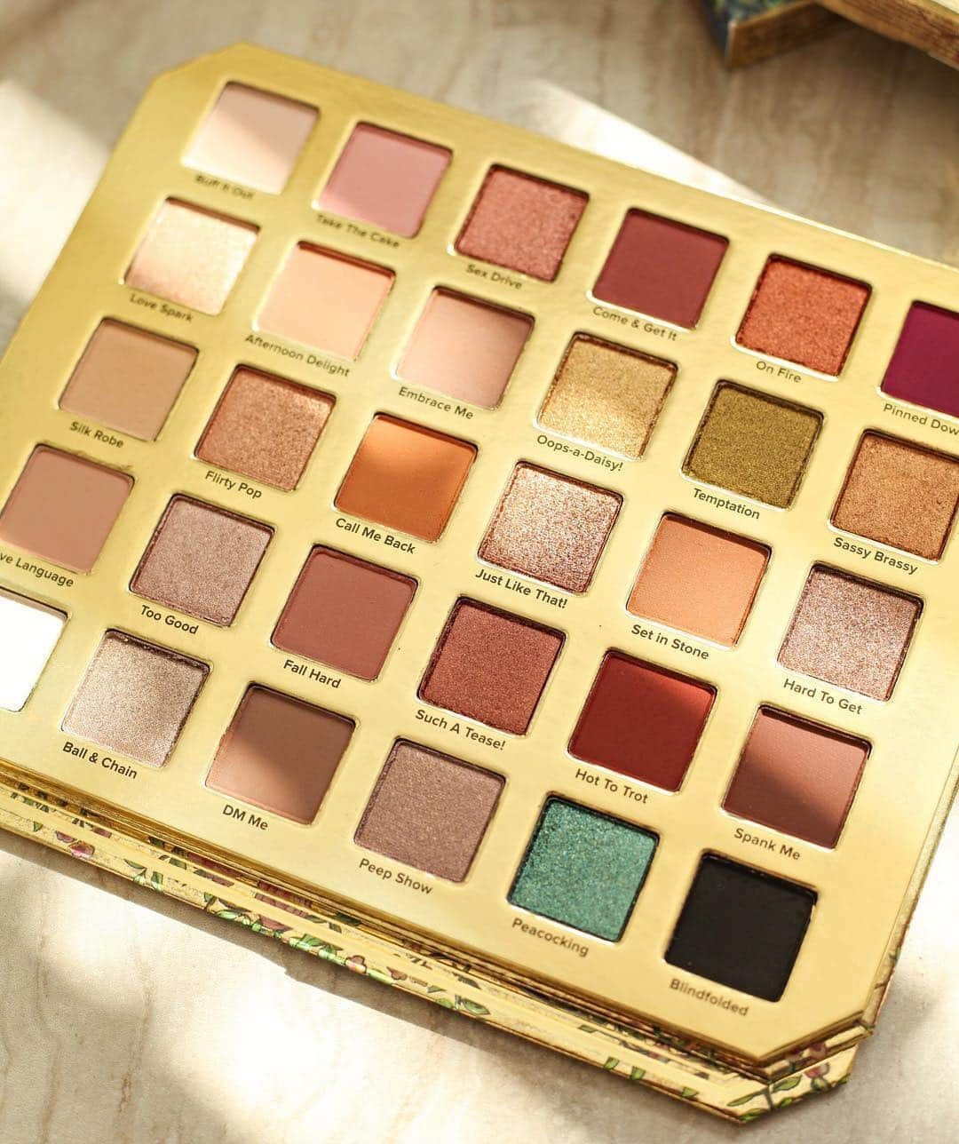 Too Facedさんのインスタグラム写真 - (Too FacedInstagram)「Embrace your sexy and sultry side with our NEW Natural Lust Eye Shadow Palette ✨ Includes soft neutrals, seductive smoky shades, and flirtatious pops of color! #tfnaturallust #toofaced」3月30日 3時02分 - toofaced