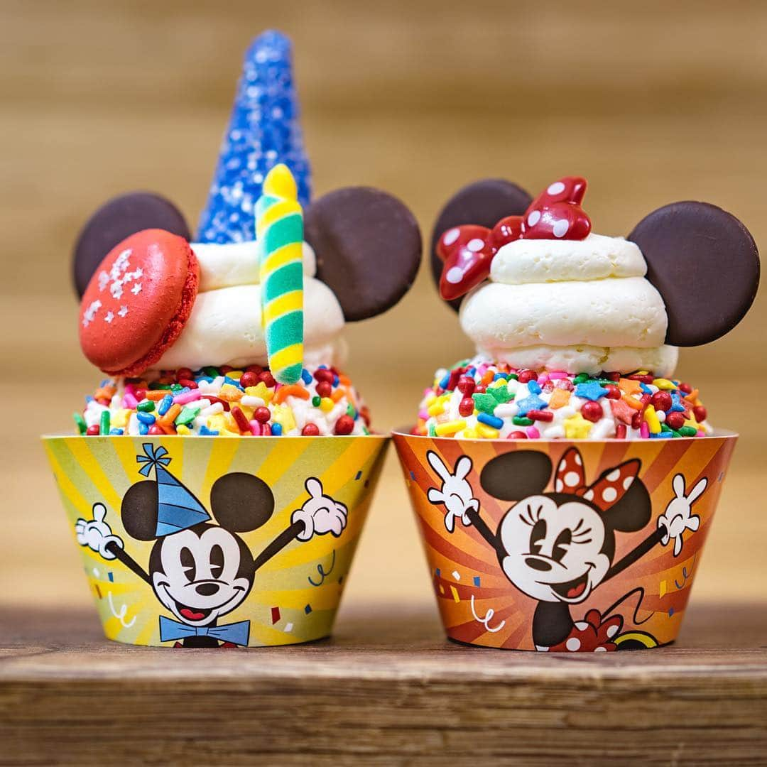 ディズニーランドさんのインスタグラム写真 - (ディズニーランドInstagram)「#GetYourEarsOn and try these tasty treats made just for the celebration. #Disneyland」3月30日 2時54分 - disneyland