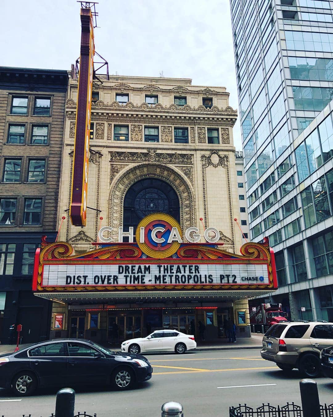 ドリーム・シアターさんのインスタグラム写真 - (ドリーム・シアターInstagram)「See you tonight, Chicago! 🤘 #dreamtheater #distanceovertimetour #metropolispt2」3月30日 3時09分 - dreamtheaterofficial