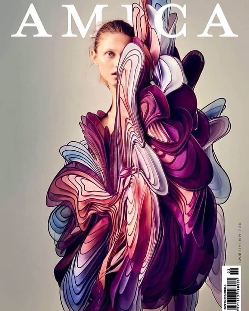 IMG Modelsさんのインスタグラム写真 - (IMG ModelsInstagram)「Metamorphosis. 🌀 @livkasyroczynska covers the new @amicamagazine. #📷 @bojanatatarskaphotography #🇫🇷 #IMGstars」3月30日 3時18分 - imgmodels