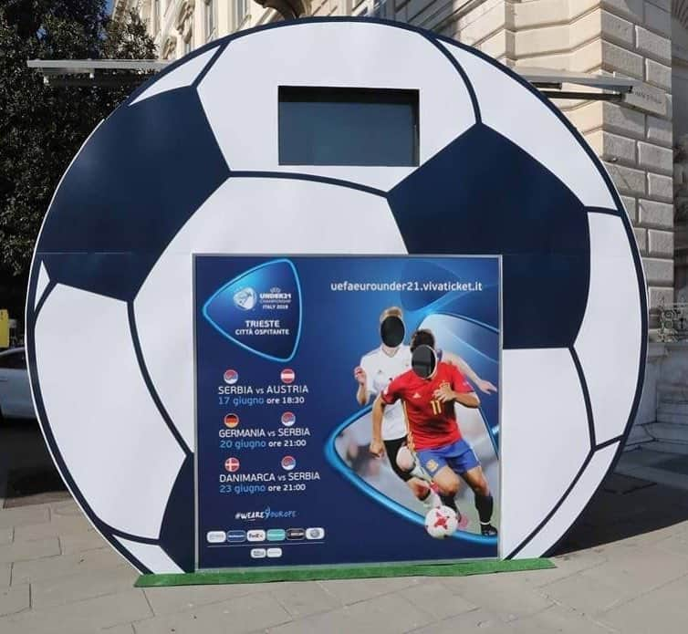 サッカーイタリア代表さんのインスタグラム写真 - (サッカーイタリア代表Instagram)「#U21Euro 🇪🇺 🇮🇹 Partito il 'countdownclock' nella suggestiva piazza Unità d’Italia a #Trieste. L'articolo 👉🏻 www.figc.it  #Under21 #VivoAzzurro @weareyourope #TifiamoEuropa #WeAreYourope」3月30日 3時14分 - azzurri