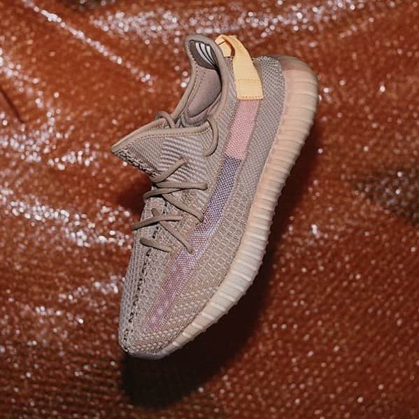Sneaker Newsさんのインスタグラム写真 - (Sneaker NewsInstagram)「The adidas Yeezy Boost 350 v2 “Clay” officially releases tomorrow 3/30 for $220. Best of the three regional exclusives? For full details on the drop, tap the link in our bio.」3月30日 3時24分 - sneakernews