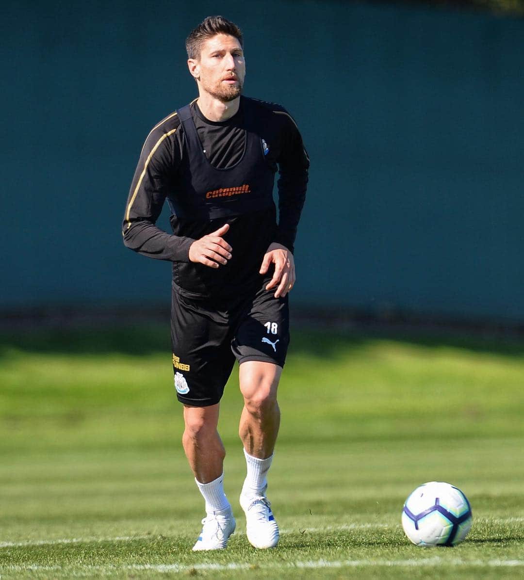 フェデリコ・フェルナンデスのインスタグラム：「#newcastle #premierleague #adidas #training」