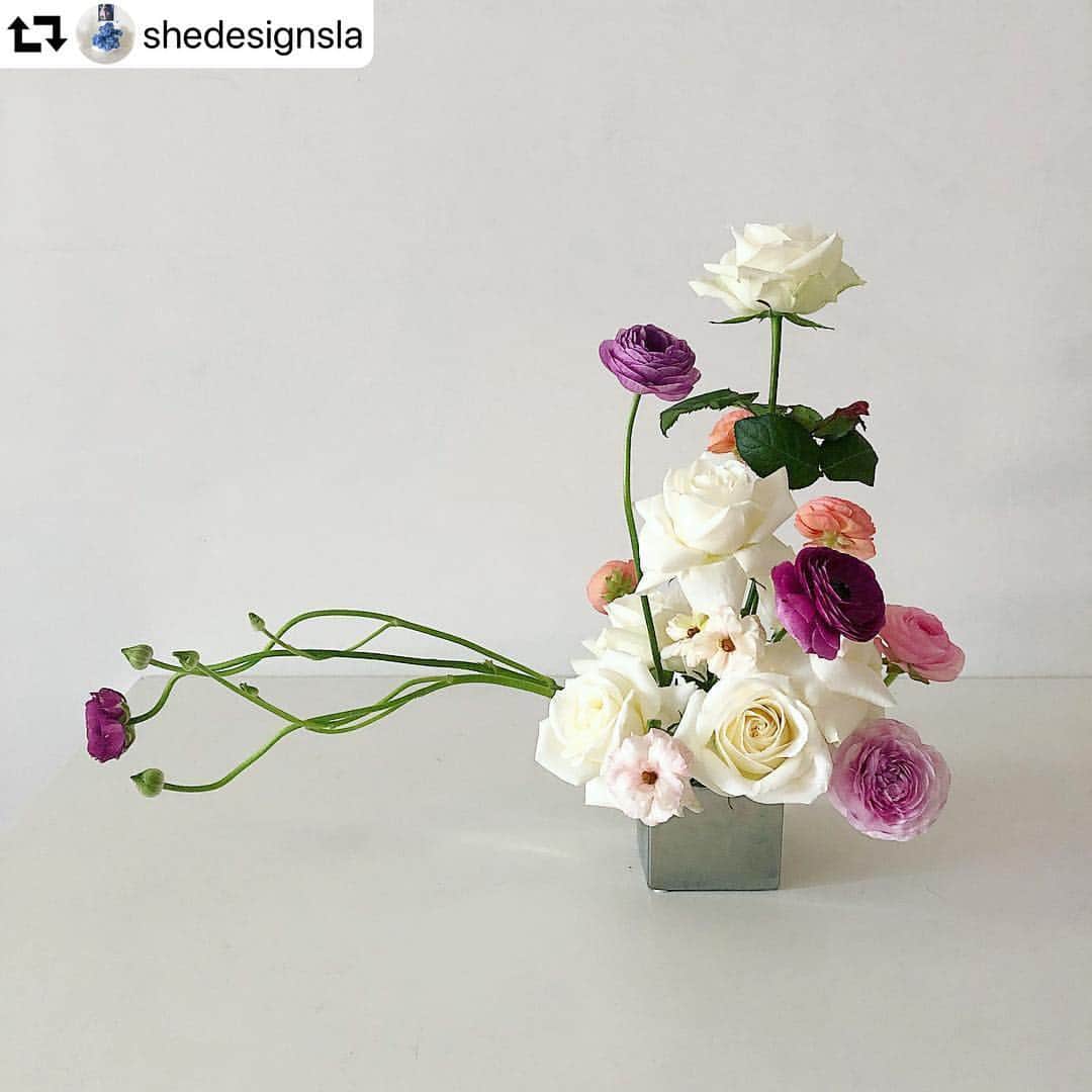 サキャスティックのインスタグラム：「@shedesignsla flower arrangements」