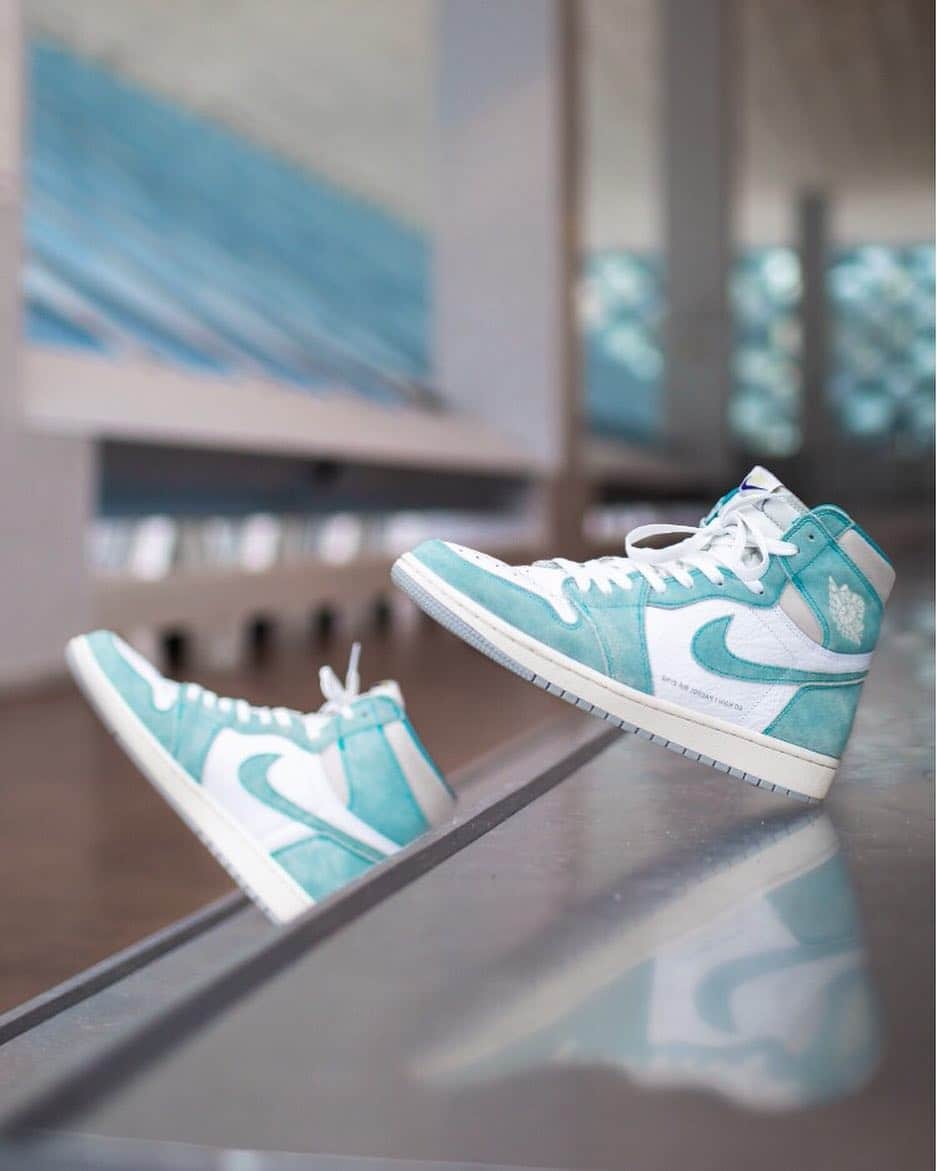 のインスタグラム：「They’re back. 💨 #Jordan Retro 1 GS “Turbo Green” Select Stores Now.」