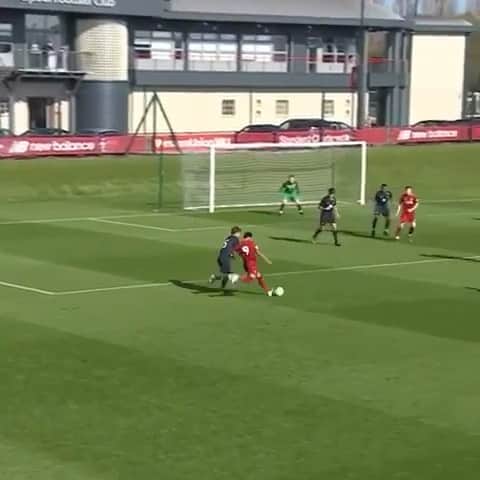 F2Freestylersのインスタグラム：「@rhianbrewster marks his return with an absolute worldie 🤩⚽️💫」