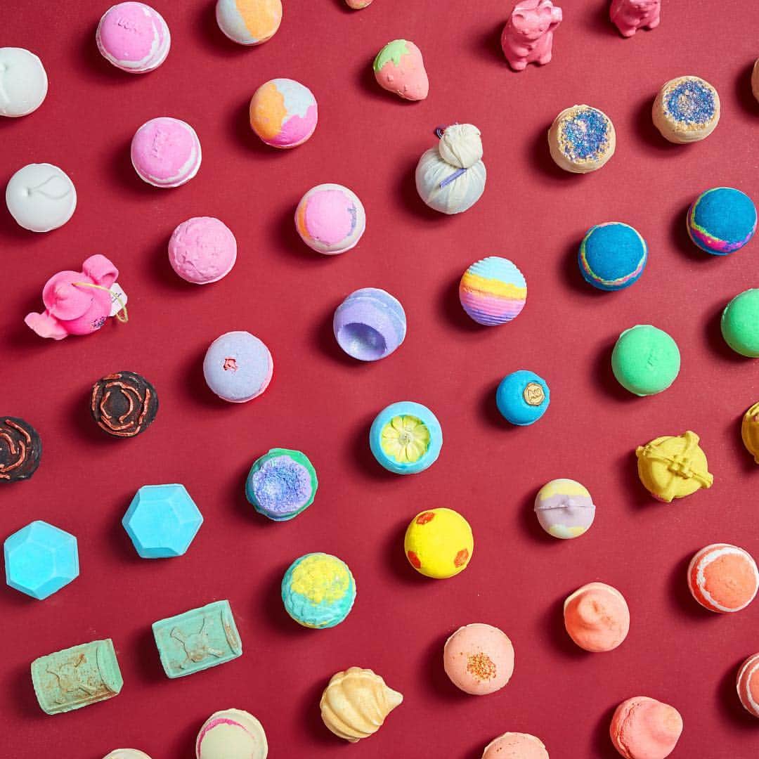 LUSH Cosmeticsさんのインスタグラム写真 - (LUSH CosmeticsInstagram)「Have you explored our most massive bath bomb drop yet? Lush invented these fizzy treats 30 years ago and now we've launched over 50 new bath bombs to celebrate. We sold out this morning, but they're back online now. ❤️ Link in bio to shop. #WeTheBathers #BathBomb . . All bath bombs available online now and stores have select inventory. Use our inventory checker on our website to confirm availability at your shop.」3月30日 4時00分 - lushcosmetics