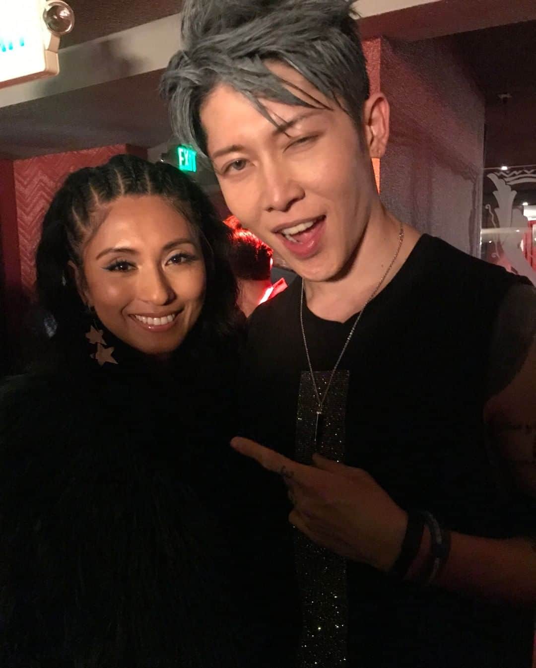 のインスタグラム：「A little late but Thanks for having me on with u bro @miyavi_ishihara I appreciate and admire ur energy and talent. We rocked that stage! Ayyeee!!! 🙌🏽🙌🏽🙌🏽Everyone follow him if u haven’t already oh n look out for the new movie he’s coming out with soon! #Chenelleworld #MiyaviIshihara #Elreytheatre」