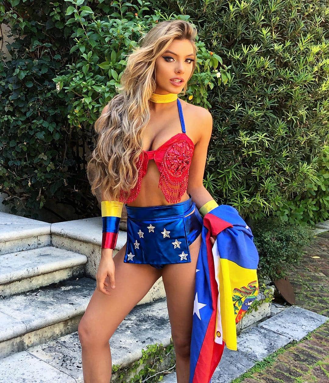 Leleponsさんのインスタグラム写真 - (LeleponsInstagram)「ULTRA DAY 1 OUTFIT 🇻🇪🇻🇪🇻🇪 (comment your flag) by: @diosabyseco」3月30日 4時31分 - lelepons