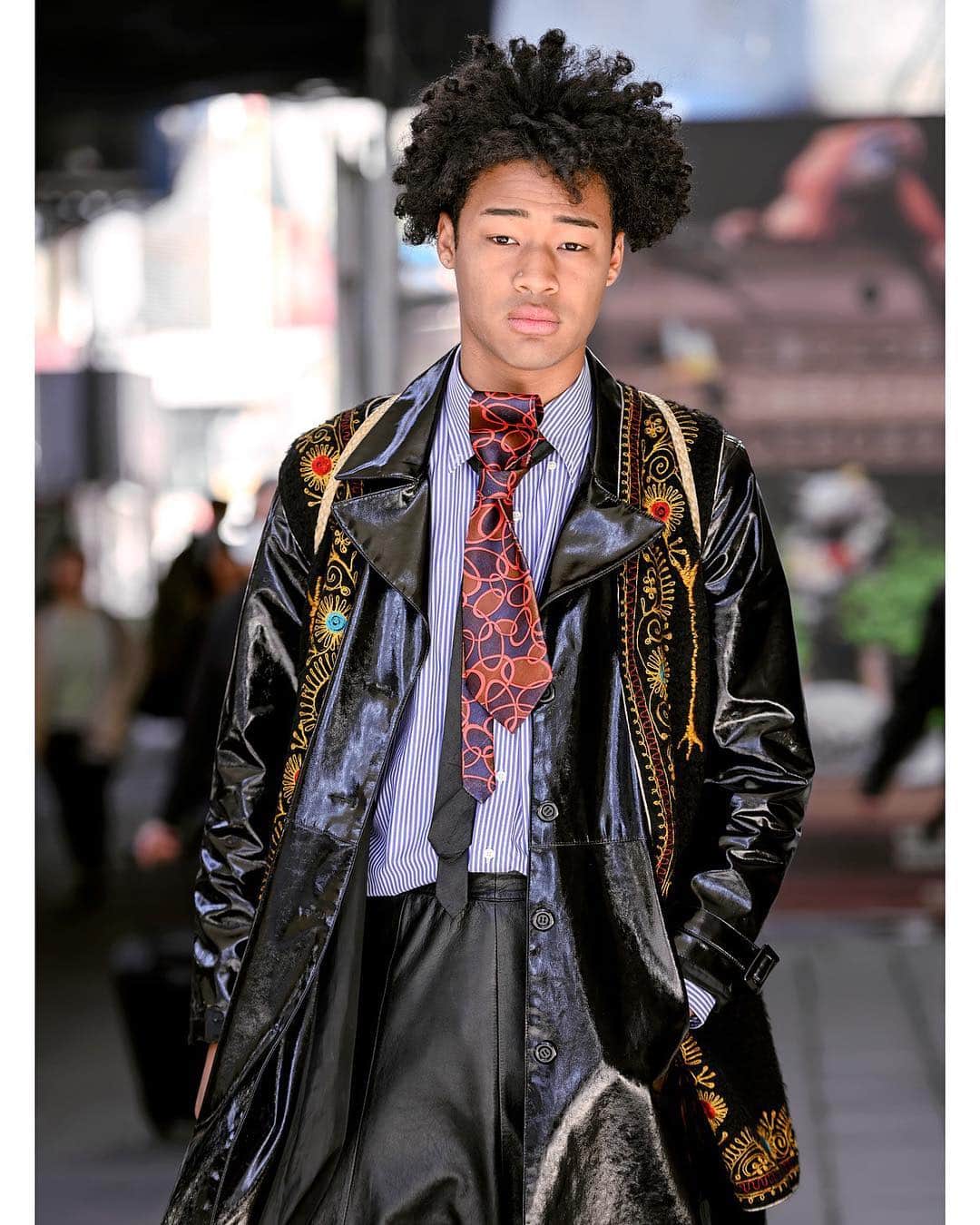 Harajuku Japanさんのインスタグラム写真 - (Harajuku JapanInstagram)「We ran into Japanese fashion model Hiroki (@oirahiroki) and Saran (@oirasaran) several times last week in both Harajuku and Shibuya. In the first look, he’s wearing a “Weird World of Weezer” bag made out of an old Rolling Stone magazine cover!」3月30日 4時41分 - tokyofashion