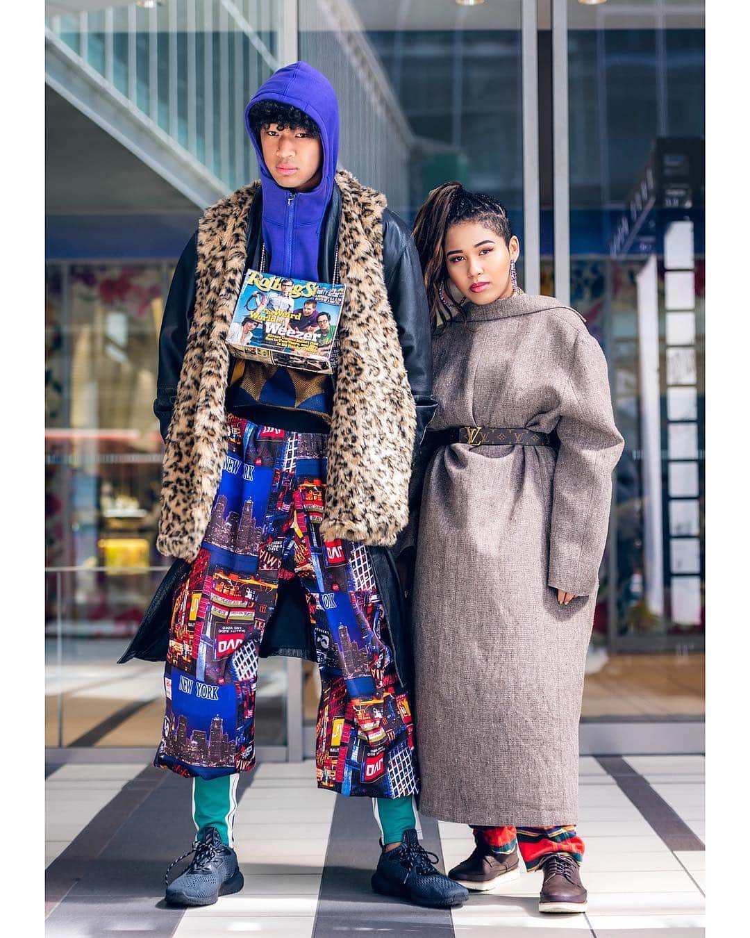 Harajuku Japanさんのインスタグラム写真 - (Harajuku JapanInstagram)「We ran into Japanese fashion model Hiroki (@oirahiroki) and Saran (@oirasaran) several times last week in both Harajuku and Shibuya. In the first look, he’s wearing a “Weird World of Weezer” bag made out of an old Rolling Stone magazine cover!」3月30日 4時41分 - tokyofashion