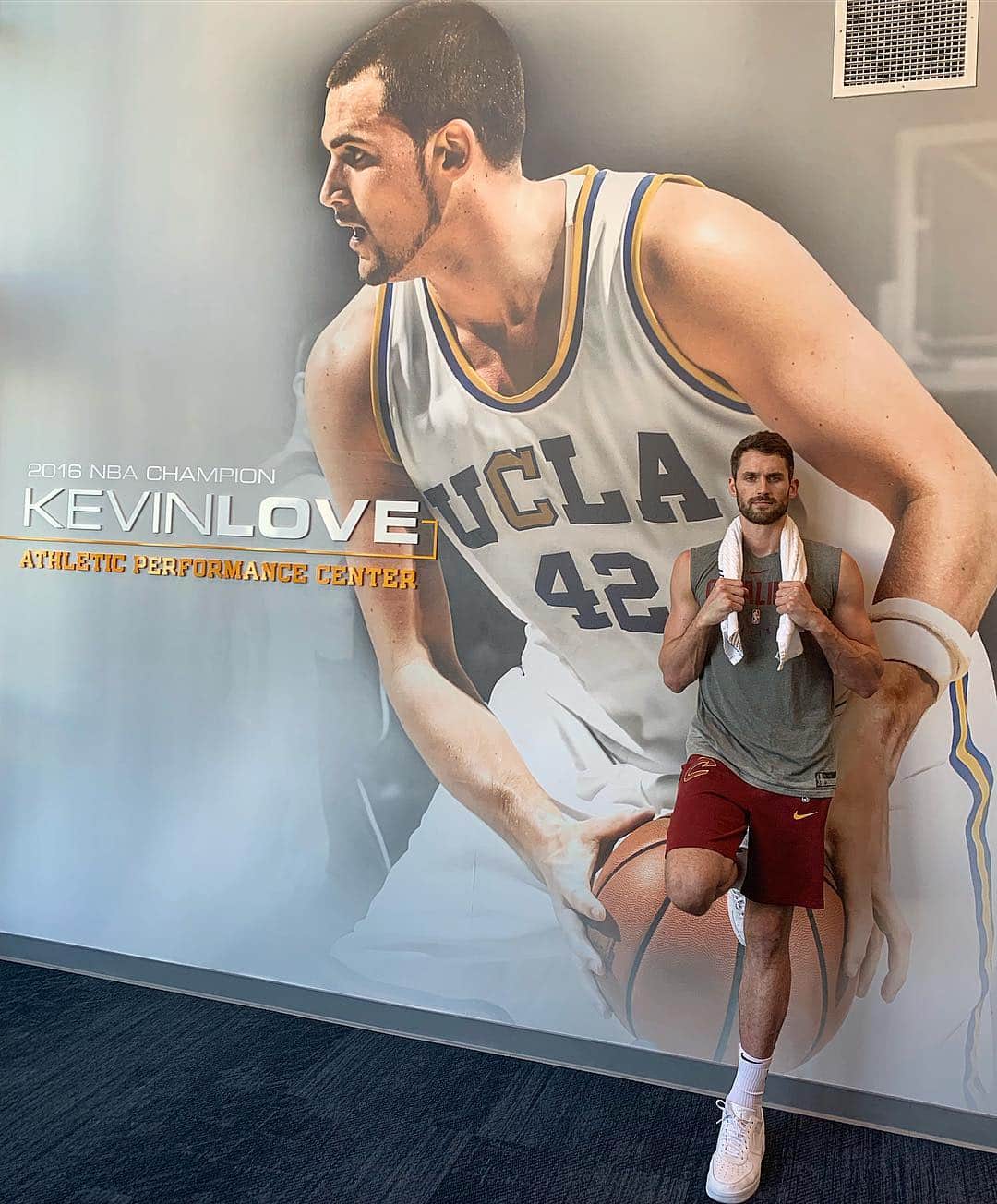 ケビン・ラブさんのインスタグラム写真 - (ケビン・ラブInstagram)「I wore 42 at UCLA like Jackie Rob.  @ucla」3月30日 4時41分 - kevinlove