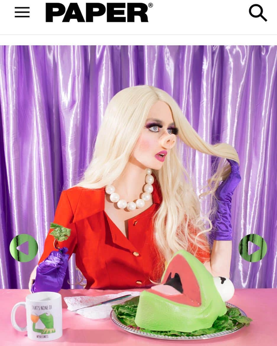アリソン・ハーバードのインスタグラム：「“Hello?? Yes, hi. I would like to report a murder.” @deathcats | @papermagazine」