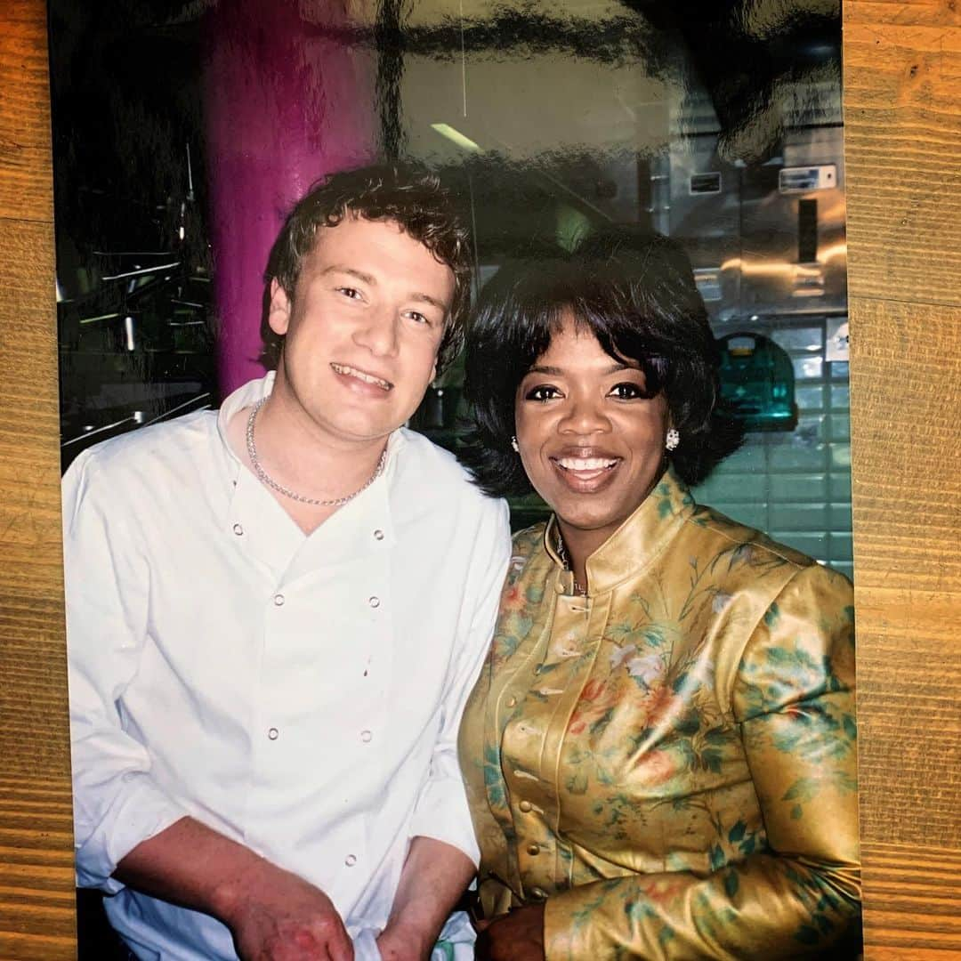 ジェイミー・オリヴァーさんのインスタグラム写真 - (ジェイミー・オリヴァーInstagram)「I found a load of lost old photos today & one of them was this little cracker, the night @oprah Winfrey turned up at my restaurant @jamiesfifteen in London, this was such a moment for me and my students, we had just opened and she was really interested in my unconventional project that took unemployed kids that needed a break to train them to be amazing chefs/ creative thinkers and hopefully inspiring leaders in the future. I was so young and naive but full of verve and determination and just enough skills - @jamiesfifteen stole peoples hearts and imaginations and the food was also really bloody good ! 15 years on and my students have come so far and we did help create leaders who do actually run kitchens, own great restaurants and work around food and food education, we did accomplish what we set out to do . Never underestimate young people, where ever they come from, I believe everyone has he capacity to be amazing and find happiness in a craft. As for Oprah she was as wonderful and elegant and kind as you would expect ! 💪💗 but at the time this picture was taken, I would never have dreamed that I would work for her on her presenting her first ever prime time tv show in America on ABC .... a wonderful experience and a very special lady for sure 👍 happy Friday」3月30日 4時48分 - jamieoliver