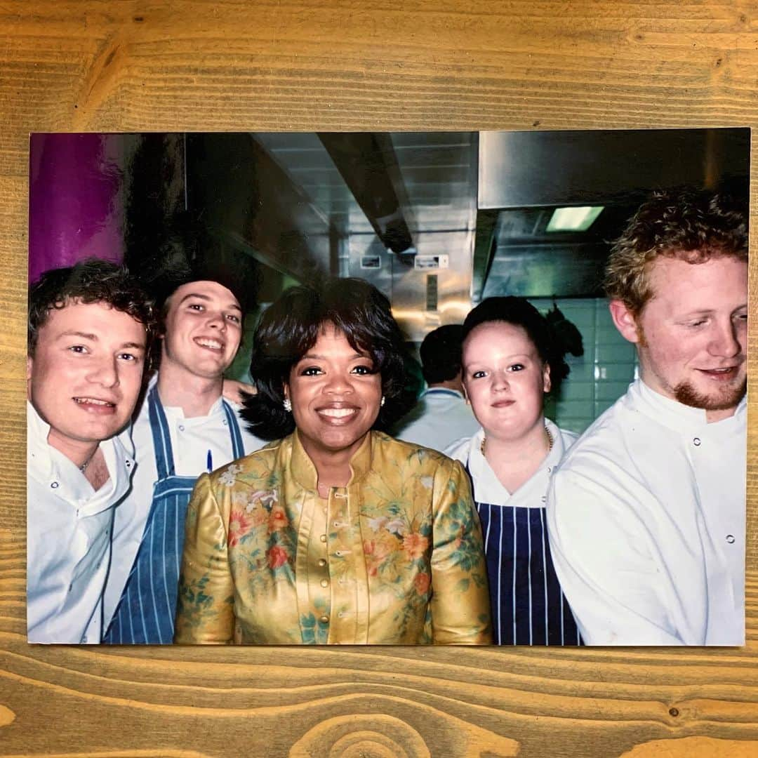 ジェイミー・オリヴァーさんのインスタグラム写真 - (ジェイミー・オリヴァーInstagram)「I found a load of lost old photos today & one of them was this little cracker, the night @oprah Winfrey turned up at my restaurant @jamiesfifteen in London, this was such a moment for me and my students, we had just opened and she was really interested in my unconventional project that took unemployed kids that needed a break to train them to be amazing chefs/ creative thinkers and hopefully inspiring leaders in the future. I was so young and naive but full of verve and determination and just enough skills - @jamiesfifteen stole peoples hearts and imaginations and the food was also really bloody good ! 15 years on and my students have come so far and we did help create leaders who do actually run kitchens, own great restaurants and work around food and food education, we did accomplish what we set out to do . Never underestimate young people, where ever they come from, I believe everyone has he capacity to be amazing and find happiness in a craft. As for Oprah she was as wonderful and elegant and kind as you would expect ! 💪💗 but at the time this picture was taken, I would never have dreamed that I would work for her on her presenting her first ever prime time tv show in America on ABC .... a wonderful experience and a very special lady for sure 👍 happy Friday」3月30日 4時48分 - jamieoliver