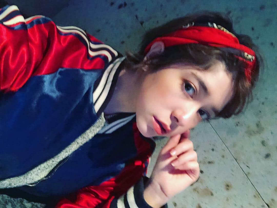 のインスタグラム：「髪の毛伸ばし中のため、もっぱら帽子かスカーフ🧣🧢💓 #gucci #hermes @gucci @hermes @hermes.addict @thehermesworld @gucci_community #エルメス #グッチ #スカーフ #スタジャン  #ブルゾン #カジュアル #赤 #コーデ #ブランド #スカーフ #リボン #メイク #ハーフ #japanesemodel #asianmodel #asiangirls」