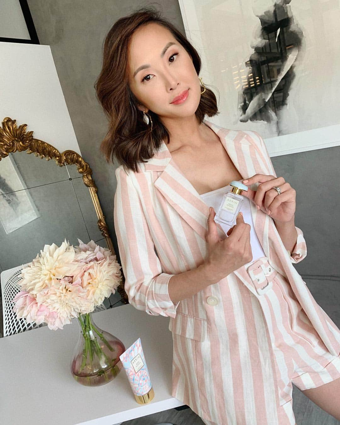 クリッセル・リムさんのインスタグラム写真 - (クリッセル・リムInstagram)「The perfect spring combo? @aerin Aegea Blossom perfume paired with the body cream. #AERINambassador #AERINbeauty」3月30日 5時01分 - chrisellelim