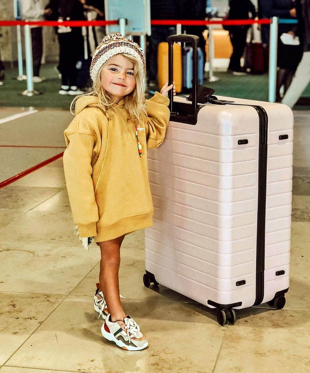 Fashion Kidsさんのインスタグラム写真 - (Fashion KidsInstagram)「Isso que eu chamo de #aerolook @krista.horton . #postmyfashionkid #fashionkids」3月30日 5時02分 - fashionkids