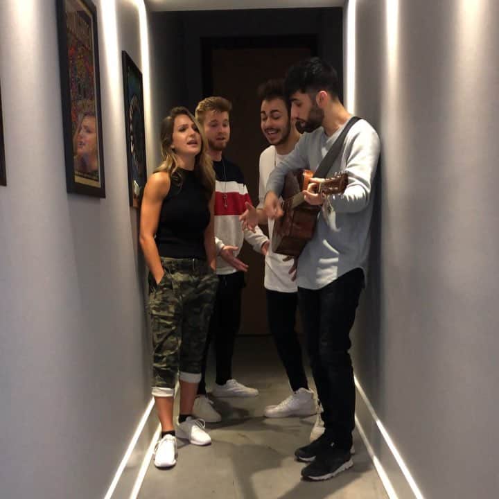 ヴィクトリア・ダフィールドのインスタグラム：「Back in Toronto and went directly to the studio. My boys @thechase.official filmed a cover of new @wherearetheavocados “I love you” and I so happened to be in the studio hallway with them.」