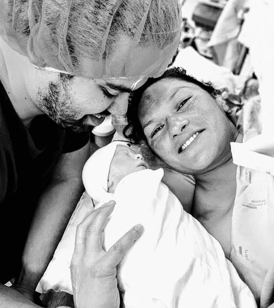 バレリー・アダムスさんのインスタグラム写真 - (バレリー・アダムスInstagram)「Kepaleli Tava Sidney Adams-Price💙, welcome to our family and a safer Aotearoa. A little early - just as keen as mum and just as healthy. Happiest parents in the world. #TonganForGabriel #kiakaha #familiesareforever #healthpeaceblessings 🙌🏽👨‍👩‍👧‍👦」3月30日 5時38分 - valerieadams84