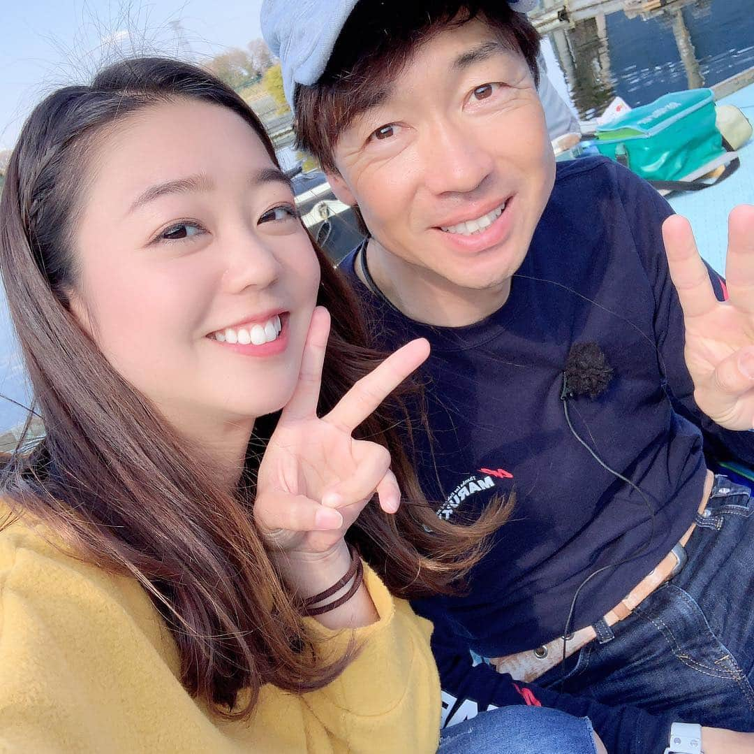 香月ハルさんのインスタグラム写真 - (香月ハルInstagram)「明日はいよいよ九ちゃん最終回です🎣 朝8:30〜東京MXテレビ📺 是非見て下さいね🙇‍♀️ スペシャルゲストにヘラちゃんが来てくれたっ✨ありがとう☺️✨ 最後の写真はナレーション伊藤真理さん最後のナレーション録りへ行ってサプライズで花束を渡させて頂きました🤤💓 九ちゃんフィッシングのゴールデンボンバーです。 #九ちゃんフィッシング #釣り」3月30日 5時32分 - halu_kazuki