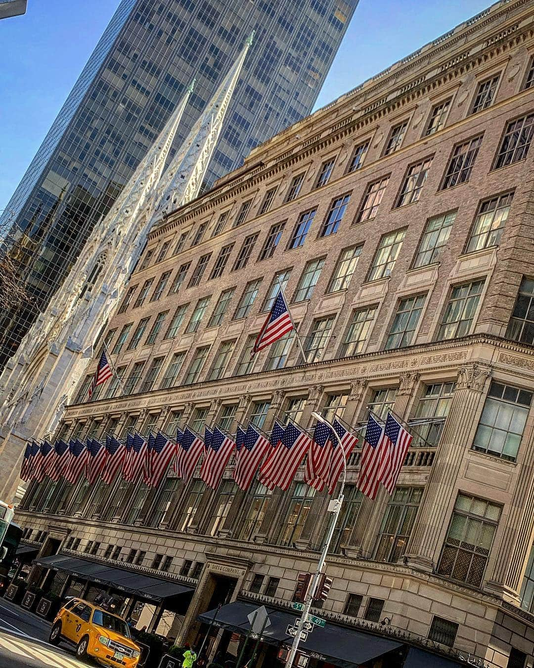 ロン・ハワードさんのインスタグラム写真 - (ロン・ハワードInstagram)「@briangrazer & me doing our thing for @imagineentertainment In #NYC in promising story and biz meetings all day.  from Midtown to Downtown and back. Fun」3月30日 5時32分 - realronhoward