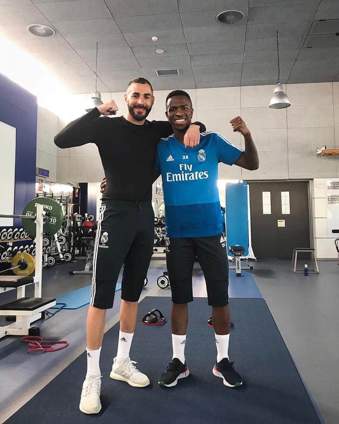 レアル・マドリードさんのインスタグラム写真 - (レアル・マドリードInstagram)「💪 These two... 🇫🇷 @KarimBenzema 🇧🇷 @ViniciusJunior #RMCity | #HalaMadrid」3月30日 5時38分 - realmadrid