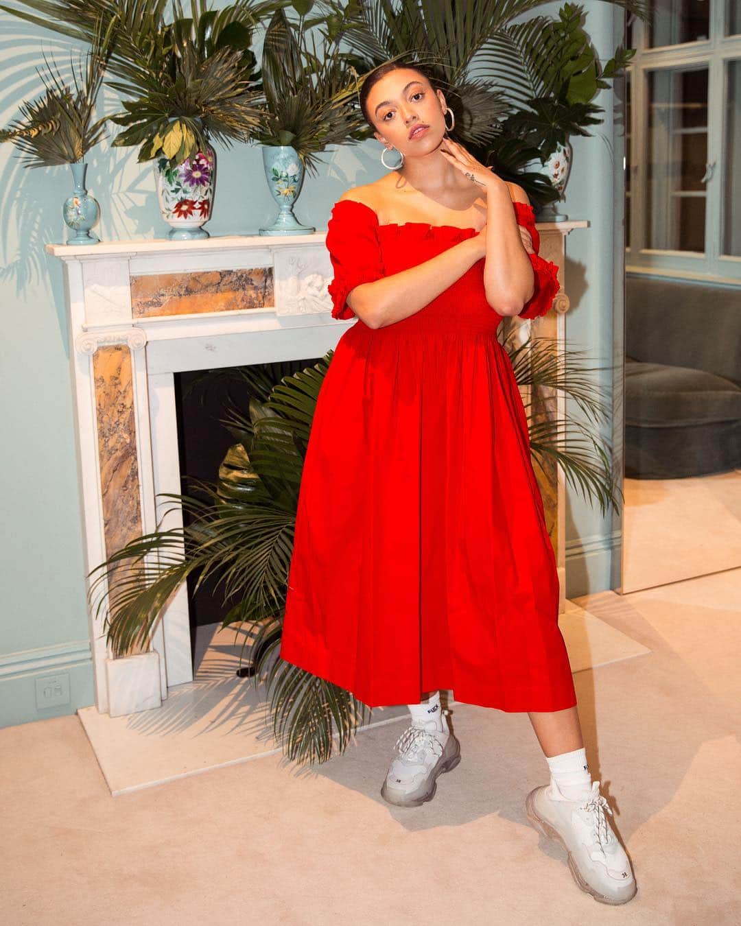 MATCHESFASHION.COMさんのインスタグラム写真 - (MATCHESFASHION.COMInstagram)「Tonight @mahalia joined us at #5CarlosPlace for our latest Musical Matches 🙌 Shop her exclusive @mollygoddard dress at the link in bio plus head to Stories to see a bts look ❤ 📸: @ameliaallenphotography」3月30日 5時56分 - matches
