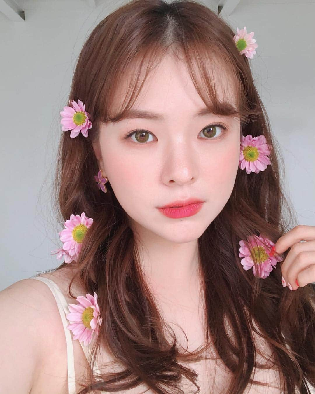 ハヌルさんのインスタグラム写真 - (ハヌルInstagram)「꽃꽂이는 머리에🌸」3月30日 15時33分 - haneulina