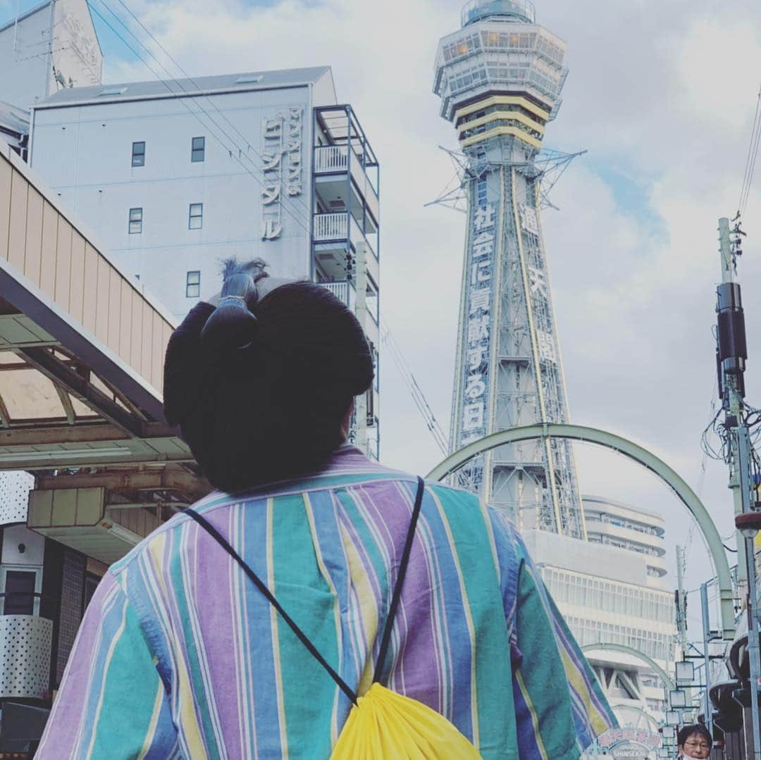 西澤裕介さんのインスタグラム写真 - (西澤裕介Instagram)「岸です。えらい大きいのんありますな。誰かの家ですか？設計ミスか。ミスは誰にでもあること。僕も空き時間に焼き芋こしらえてて火事になったことありますがな。それを力に変えてますねん。 #火 #そら怖かった #原始人も火怖かったやろな #岸大介 #太秦の空き時間 #何してますのん」3月30日 15時28分 - uzumasano.akijikan