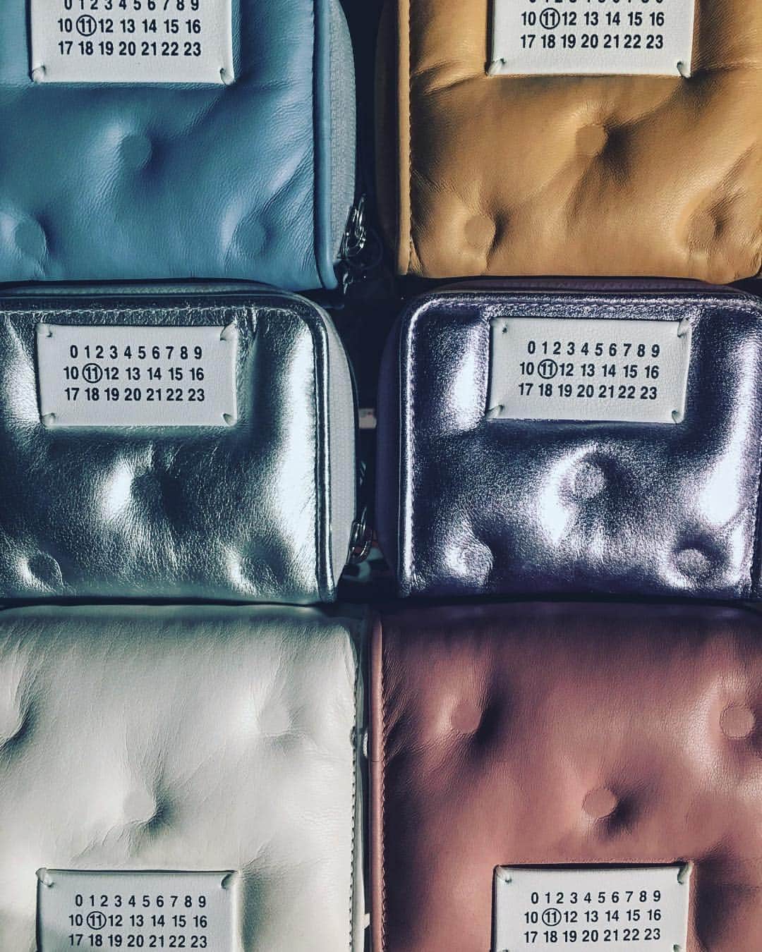 鑑田幸代のインスタグラム：「可愛いのが入荷🖤 #Wallet #お財布 #maisonmargiela #juqui名古屋」