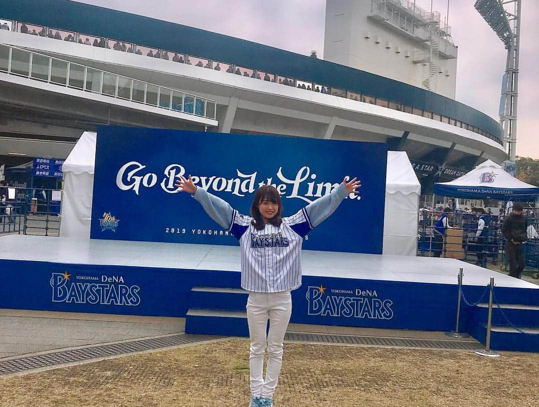 西澤由夏さんのインスタグラム写真 - (西澤由夏Instagram)「‪今シーズン初観戦⚾️ 1人で…笑 ‪ウィング席を取ってみましたー☆‬ ‪思った以上に、高さがある…！！！‬ ‪眺めが良いです☺︎‬ ‪今日も勝って欲しい！‬ ‪1本だけ種類の違うポテトが入ってた🍟‬ ‪#baystars #ベイスターズ #横浜優勝 ‬」3月30日 15時48分 - yknszw