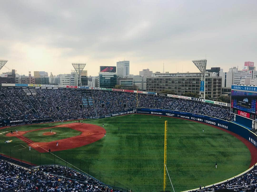 西澤由夏さんのインスタグラム写真 - (西澤由夏Instagram)「‪今シーズン初観戦⚾️ 1人で…笑 ‪ウィング席を取ってみましたー☆‬ ‪思った以上に、高さがある…！！！‬ ‪眺めが良いです☺︎‬ ‪今日も勝って欲しい！‬ ‪1本だけ種類の違うポテトが入ってた🍟‬ ‪#baystars #ベイスターズ #横浜優勝 ‬」3月30日 15時48分 - yknszw