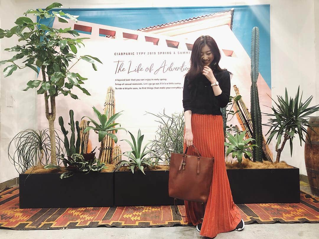 福井千佳さんのインスタグラム写真 - (福井千佳Instagram)「. . CIAOPANIC TYPY @ciaopanictypy 2019 Spring/Summer PRESS PREVIEW . #CIAOPANICTYPY#チャオパニック#チャオパニックティピー#ティピーコーデ#展示会#PRESSPREVIEW#オーダー会#fashion#ootd . . 昨夜、仕事終わりに駆け込みで。 . . とーっても可愛いアイテムをオーダーしてしまって、楽しみ楽しみ楽しみ😳 . . 実は、初めましてだったブランドさん。 . 優しく楽しくお話して下さった皆さまはじめ、全てのスタッフ様。 . 有難うございました🥰 . . #model#モデル#和装モデル#webモデル#関西モデル#手タレ#作品撮り#フリーランス#福井千佳#chika_fukui#インフルエンサー#美容#followme#style#おしゃれさんと繋がりたい#ヘアカラー#picoftheday#japan#サロモ#handmadeaccessory#ハンドメイドアクセサリー」3月30日 15時56分 - chika291