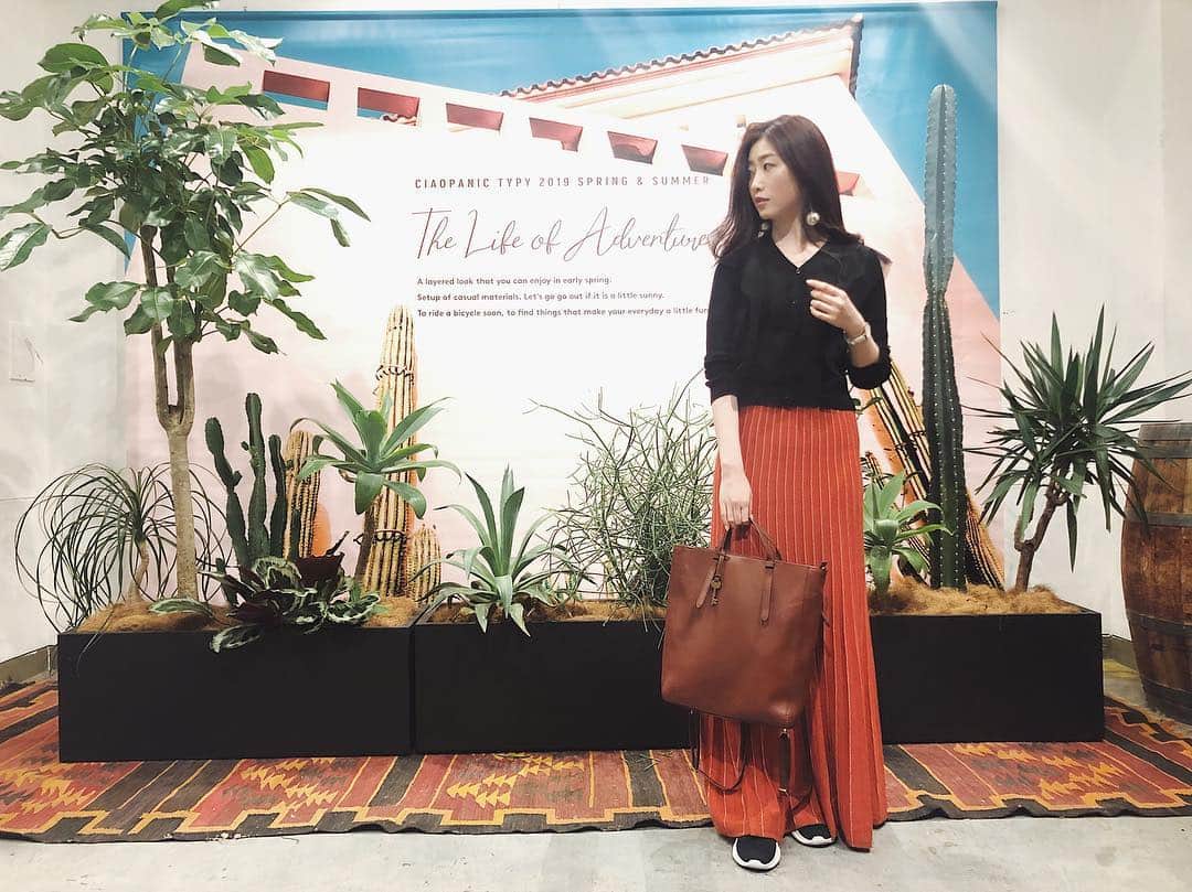 福井千佳さんのインスタグラム写真 - (福井千佳Instagram)「. . CIAOPANIC TYPY @ciaopanictypy 2019 Spring/Summer PRESS PREVIEW . #CIAOPANICTYPY#チャオパニック#チャオパニックティピー#ティピーコーデ#展示会#PRESSPREVIEW#オーダー会#fashion#ootd . . 昨夜、仕事終わりに駆け込みで。 . . とーっても可愛いアイテムをオーダーしてしまって、楽しみ楽しみ楽しみ😳 . . 実は、初めましてだったブランドさん。 . 優しく楽しくお話して下さった皆さまはじめ、全てのスタッフ様。 . 有難うございました🥰 . . #model#モデル#和装モデル#webモデル#関西モデル#手タレ#作品撮り#フリーランス#福井千佳#chika_fukui#インフルエンサー#美容#followme#style#おしゃれさんと繋がりたい#ヘアカラー#picoftheday#japan#サロモ#handmadeaccessory#ハンドメイドアクセサリー」3月30日 15時56分 - chika291