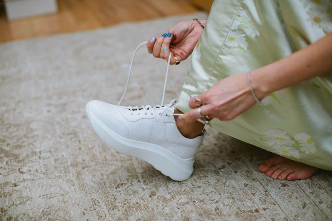 のインスタグラム：「Sneaker 20 in white, available for @grensongirlsofficial and men. Link in bio to shop. ⁣ ⁣ -⁣ ⁣ ⁣ ⁣ #grenson #girlsingrenson #grensongirls #womensbrogues #brogues #womenswear #womensshoes #womensfashion #sneaker20 #sneakers ⁣」