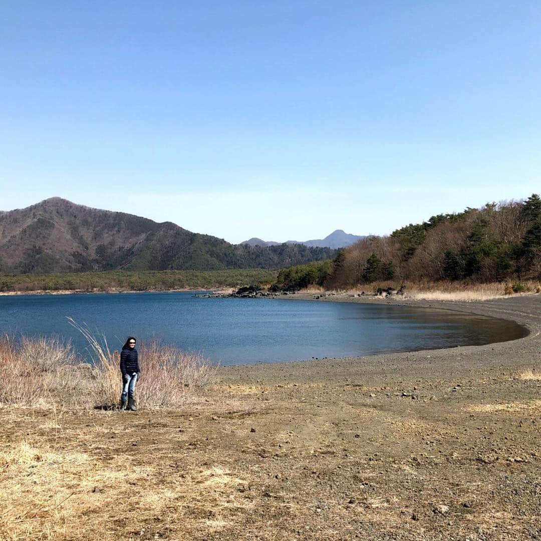 岡田美里さんのインスタグラム写真 - (岡田美里Instagram)「リフレッシュ#本栖湖」3月30日 16時03分 - millieokada