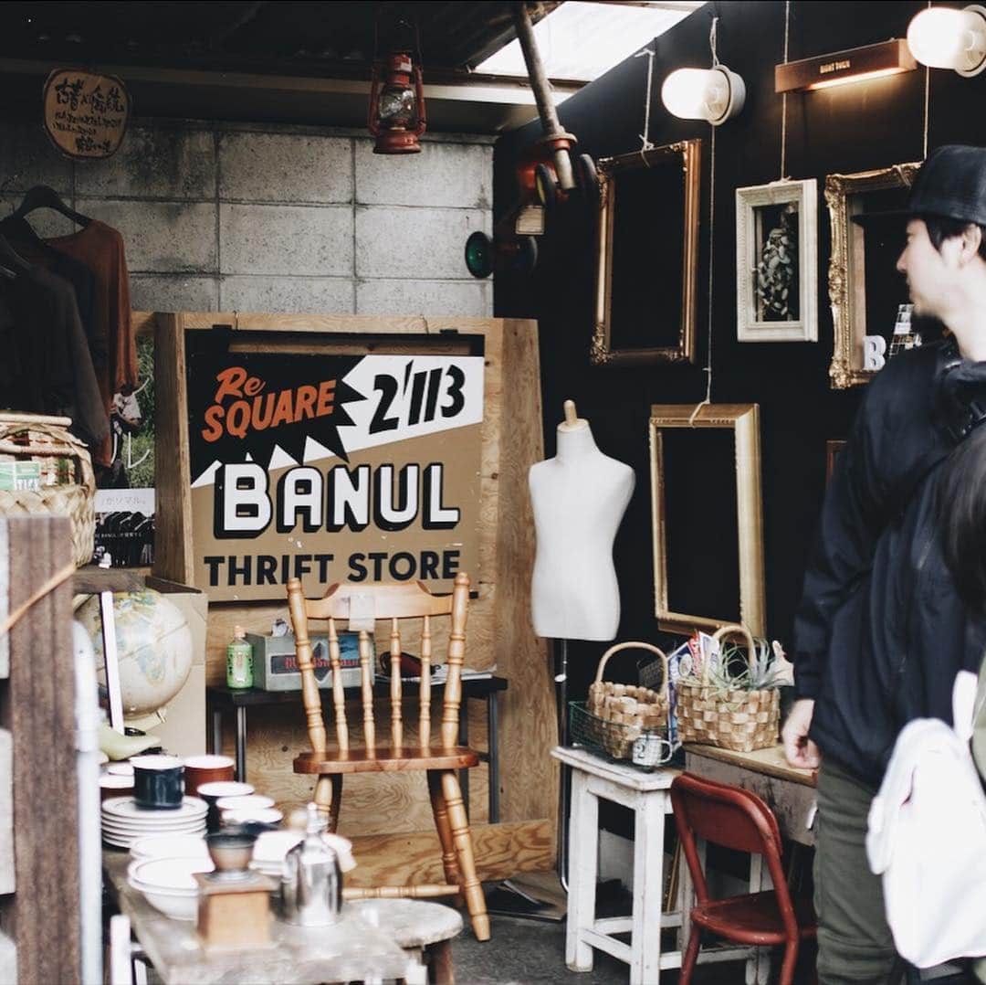 EIGHT DESIGNさんのインスタグラム写真 - (EIGHT DESIGNInstagram)「本日は8まつり。 たくさんの出店者さんとお客様で賑わっています。 ハチカフェの前はお花屋さん。ブーケやスワッグをその場で作ってくれます。 今日は19時まで、明日は17時まで。ぜひお立ち寄りください〜 http://hachicafe.jp/2019/02/27/8matsuri-dango/ ーーー 「8まつり -花よりだんご-」. 今回の8まつりはマルシェが大集合. ーーー エイトタウンに馴染みのある作家さんや、人気のあのごはん屋さんまで。 素敵なお店や作家さんとコラボして、ハチカフェとエイトタウンがこの日だけの特別な空間になります。 . おいしくて楽しい2日間。 たくさんの笑顔に出会えることを楽しみにしています。 . ★日時：2019年3月30日(土) 10:00-19:00 　2019年3月31日(日) 10:00-17:00 ★会場：EIGHT TOWN・ハチカフェ . ★出店（物販）： ・31日のみ：churabow( @churabow )／ ・両日：BANUL( @re_square_banul )／モノコト( @koyagiyuki )／epanouir( @epanouir2008 )／EIGHT TOWN( @eighttown ) . ★出店（飲食）： ・30日のみ：タイペイシャオツー( @taipei_shaotsu )／おにぎりやさん( @onigiriyasan_ ) ・31日のみ：hoppeta( @hoppeta253 ) ・両日：ハットリライスマーケット( @hattori.rice.market )／ハチカフェ( @hachicafe8tsurumai ) . ★イベント・ワークショップ： ・31日のみ：HAIR ICI TRE( @ici_mamakami ) ・両日：モノコト( @koyagiyuki )／HACHI KAGU( @hachikagu )／EIGHT DESIGN( @eightdesign ) . ★来場特典★ 春ファッション【ピンク/花柄/デニム】どれか1つでも身につけてご来場の方にはミニ3色だんごプレゼント！ . ーーー #8まつり #8まつり花よりだんご #マルシェ #名古屋イベント #名古屋マルシェ #春休み #春休みイベント #春休みマルシェ #バナル #モノコト #epanouir #churabow #タイペイシャオツー #おにぎりやさん #hoppeta #ハットリライスマーケット #HAIRICITRE #EIGHTDESIGN #エイトデザイン #EIGHTTOWN #エイトタウン #HACHIKAGU #ハチカグ #ハチカフェ #名古屋カフェ #鶴舞カフェ」3月30日 16時05分 - eightdesign
