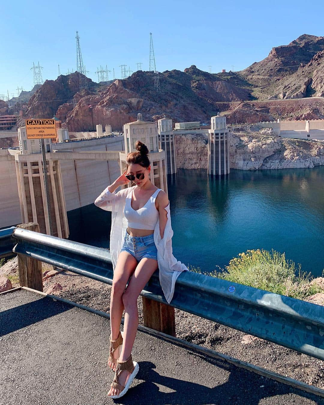 チェ・スルギさんのインスタグラム写真 - (チェ・スルギInstagram)「. Las vegas🇺🇸 . . Welcome to las vegas✨ Hoover dam . .  드디어 라스베가스 !!! 달리고싶은데 ...🎆🎇🌠🎉 이제 본격적으로  즐겨볼까 ? 헤헿」3月30日 16時13分 - angel9028