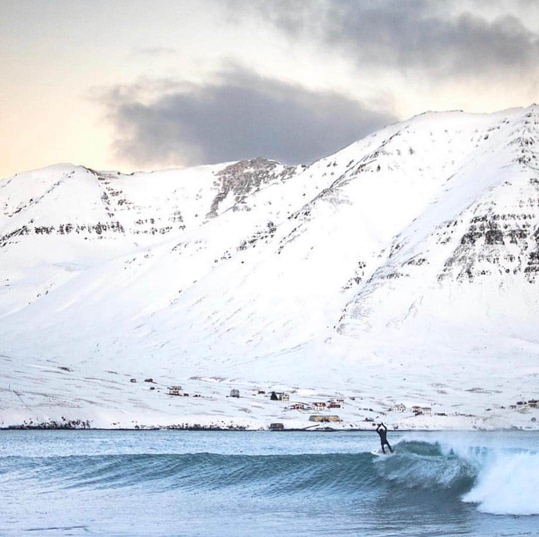 surflineさんのインスタグラム写真 - (surflineInstagram)「Joy ride in Iceland. 📷: @richbrooksphotography」3月30日 16時20分 - surfline