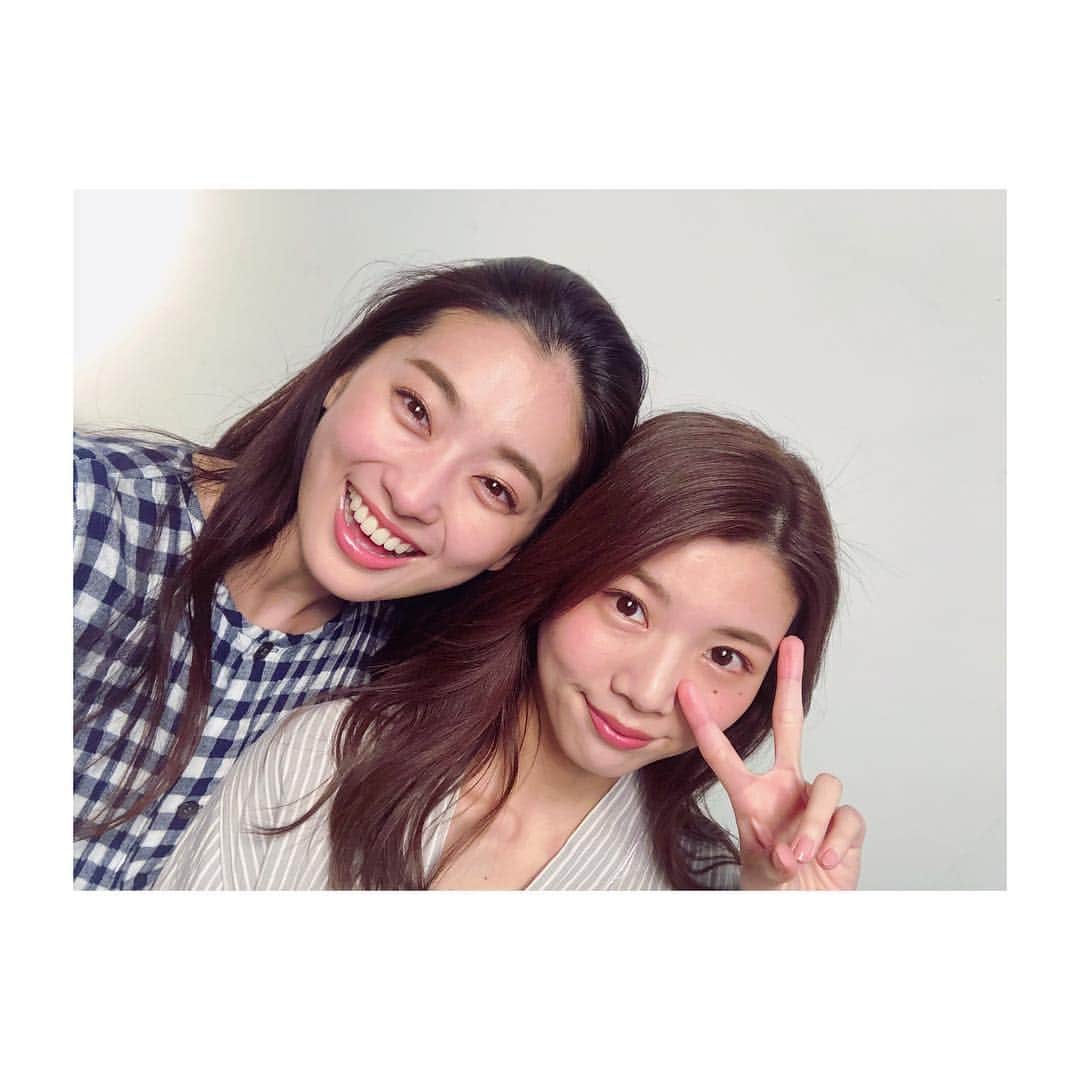 赤谷奈緒子のインスタグラム：「今日はお久しぶりの可愛いすぎる、ちーちゃんと☺️💕 . . #朝から1日お疲れ様でした😌 #楽しかった♡ #2人してガウン着てパシャり。 #皆様ありがとうございました☺︎💕 #촬영 #끝 #カタログ #📸」