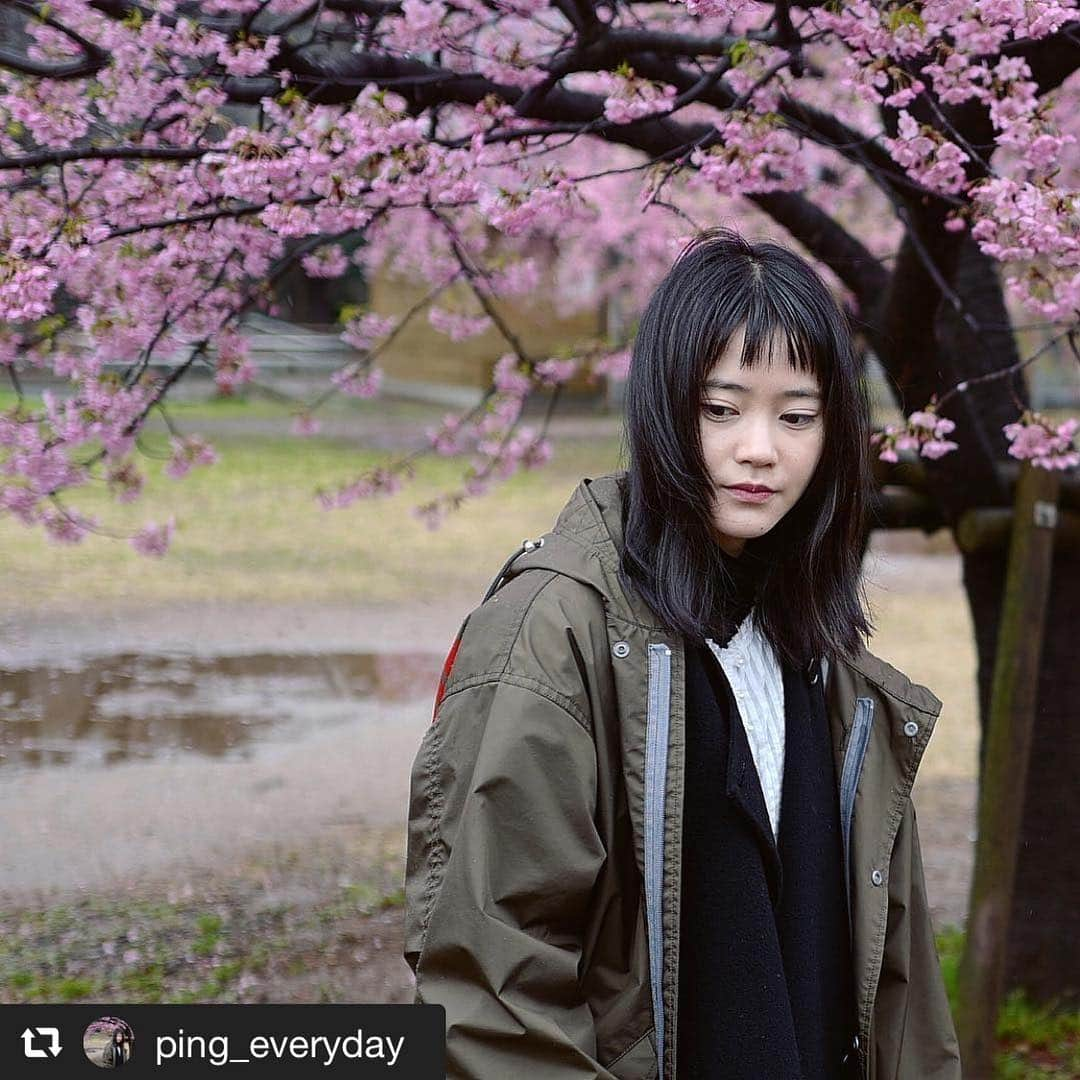 柳英里紗さんのインスタグラム写真 - (柳英里紗Instagram)「今回の柳組のカメラマンは シンガポール人の Looi Wan Ping  さんにやって頂きました。柳が英語を話せず通訳が出来る方をお願いしてコミュニケーションをとりました。Pingさんは前回ショーン監督の作品でご一緒してからのご縁です。映画監督もされていて、釜山映画祭で上映された映画は圧巻。。Pingさんの画づくりに本当助けられました。  皆さんお楽しみに！  Pingさんがとったかわええあんちゃん😊  Pingさん！！nice！！thank you！！」3月30日 16時35分 - _beth_elisa_