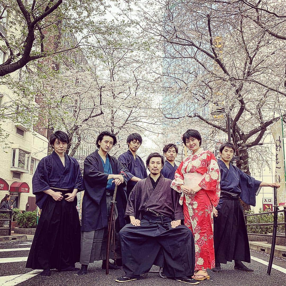 三木崇史さんのインスタグラム写真 - (三木崇史Instagram)「🌸桜まつり🌸 今年も無事に終わりましたーー(≧∀≦) 今回、日本橋龍馬会での初の試み、  殺陣 芝居に、、、 🎷オーケストラ団体♬ 🎤ナレーション♬  とのコラボで日本橋龍馬会自身も、新鮮なショーとなりました‼️‼️‼️」3月30日 16時31分 - takafumimiki