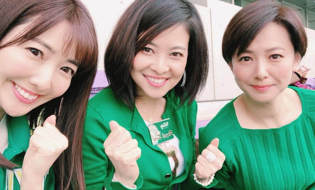 のインスタグラム：「東京ヴェルディ✖️柏レイソル⚽️戦 2-0でヴェルディ勝ちました💚なんか、いつもお付き合いで応援しにいっていたのに、緑の服着て大声で応援して📣すっかりヴェルディのサポーターです（笑）🤣 今日はあゆ美ちゃんも一緒💚面白い試合だったー⚽️ #東京ヴェルディ #勝った #嬉しい #サッカー #サッカー観戦 #⚽️ #j1に帰ろう #サッカー女子 #石山愛子 ちゃん #松本あゆ美 ちゃん #吉田玲奈 #セントフォース」