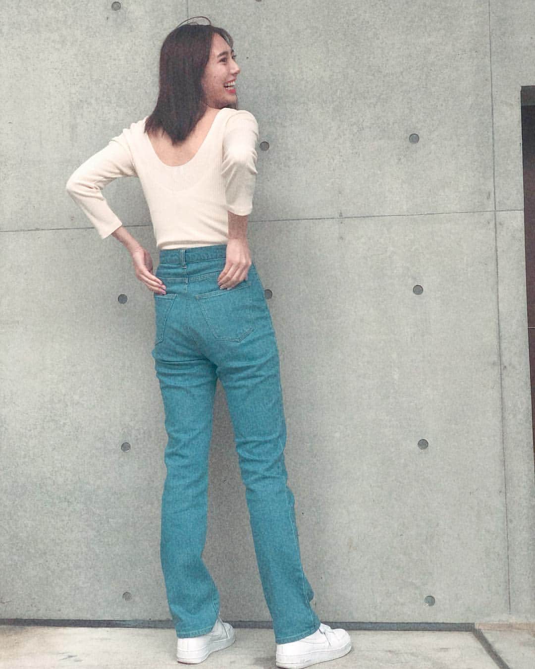 土屋巴瑞季さんのインスタグラム写真 - (土屋巴瑞季Instagram)「届くのを楽しみにしていたデニム🤤♥️ 履きやすいし、可愛い☺️ #jeans .....@akte_official」3月30日 16時35分 - hazukitsuchiya
