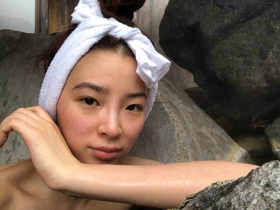 アイリーン・キムさんのインスタグラム写真 - (アイリーン・キムInstagram)「This onsen situation is bringing me back to life✨ Thank you mother nature ❤️」3月30日 16時41分 - ireneisgood