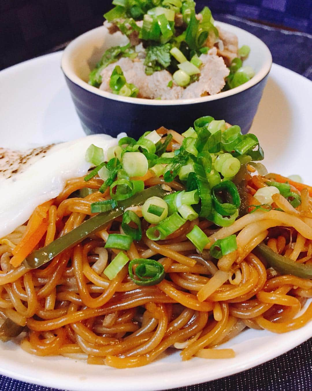 佐山万里菜さんのインスタグラム写真 - (佐山万里菜Instagram)「🍽シェフ佐山🍽 ・いつだかのご飯 #佐山ご飯 →糖質0麺焼きそば、目玉焼き、豚しゃぶ、サラダ🥗 . . 記文さんの糖質0麺めっちゃ好きで普通の麺と同じ感じ✨ 糖質0麺焼きそばGOOD✨ うまうまーっ😋 麺の種類は、他にもあっていー感じです👊 . 食べてる物で身体が作られる👊 🍽アスリートのリアルなアスリート飯🍽 . . 無料アプリ「BASE」ないSAYAMA19でグッズをGET出来るので是非✨ 今だけ限定のグッズもあります👊 GETして下さった皆さんありがとうございます😊 次は何バージョンにしようか……作戦会議中です！！ #笑顔 #オシャレ #可愛い#写真#海好き #アスリート#筋肉 #腹筋 #トレーニング #減量#ダイエット#instagood #幸せ #感謝 #ライフスタイル #うまい #アスリート飯 #減量食 #ダイエットメニュー  #料理  #節約 #勝利飯 #ダイエットメニュー #食事 #いいね #食トレ#ヘルシーメニュー  #food #糖質0麺」3月30日 7時50分 - sayama.19